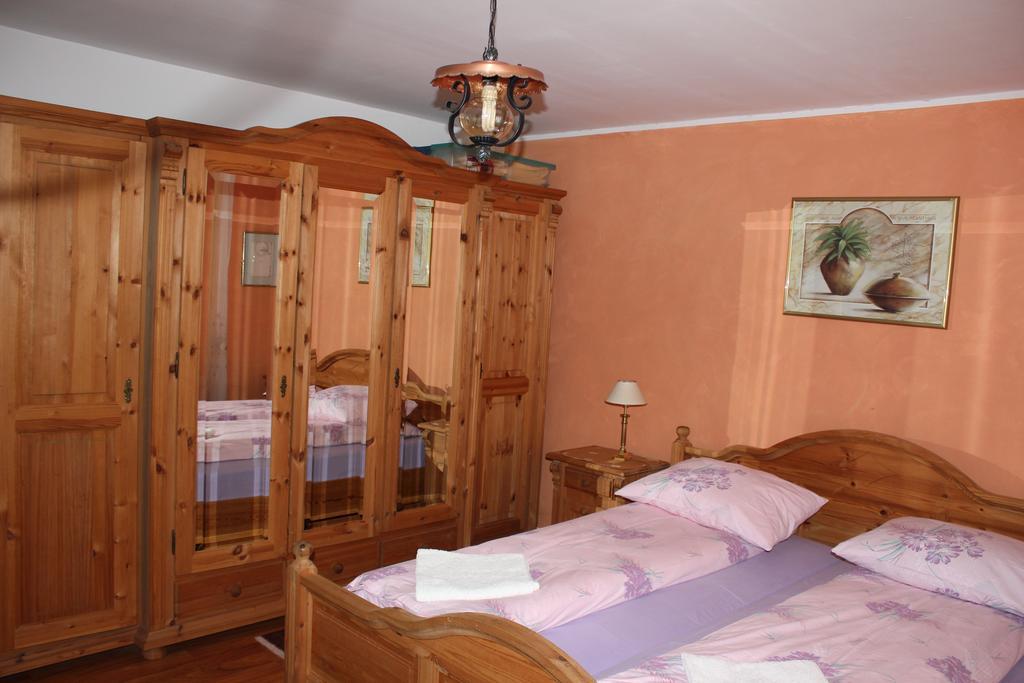 Pensiunea Casa Noastra Baia de Fier Exteriér fotografie